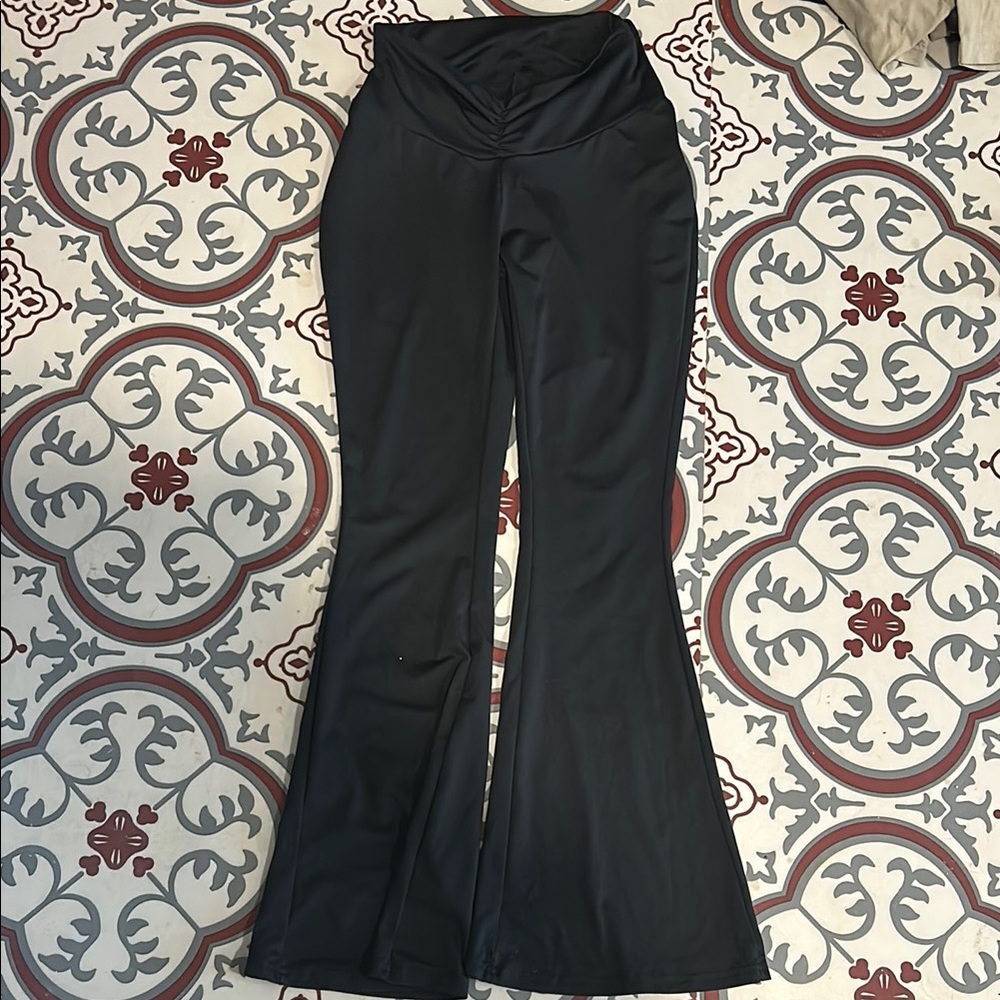 Black Leggings with Wide Waistband and Textured Fabric